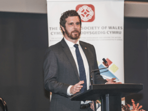 Professor Tom Crick delivering his acceptance speech after being awarded the Hugh Owen Medal 2023.